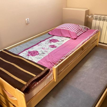 Serednie Male Dom Mlodziezowy W Polanie 아파트 외부 사진