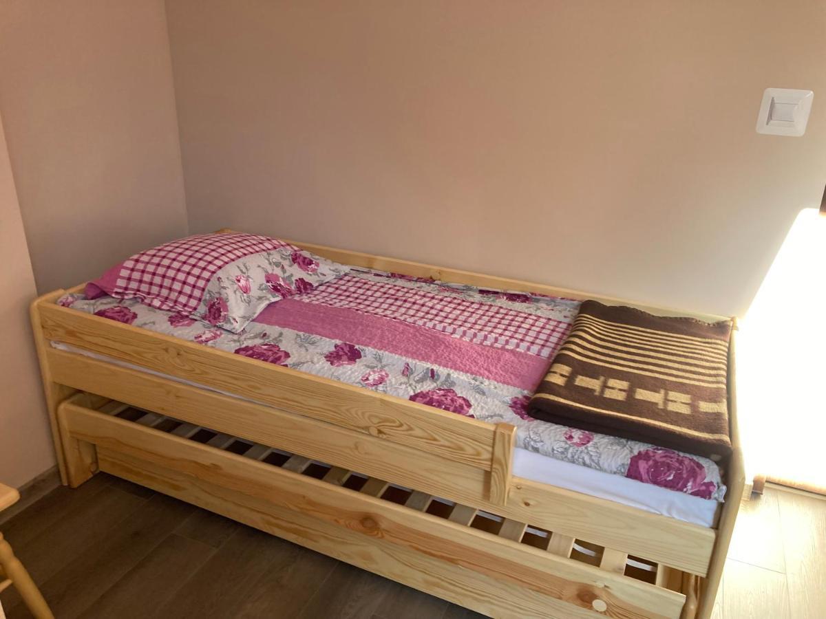 Serednie Male Dom Mlodziezowy W Polanie 아파트 외부 사진