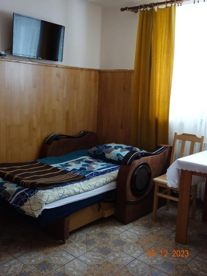 Serednie Male Dom Mlodziezowy W Polanie 아파트 외부 사진